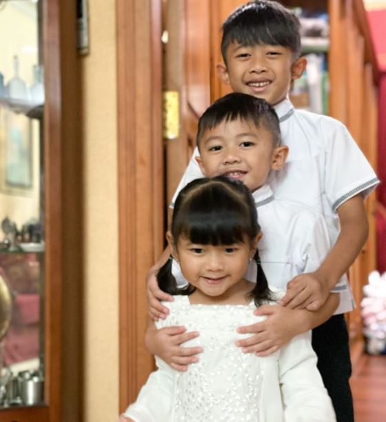 8 Potret lucu ketiga anak Ibas & Aliya Rajasa, kerap pakai baju kembar