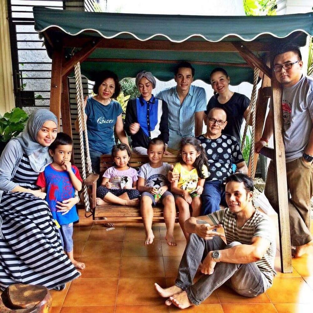 6 Potret Rionaldo Stokhorst bareng ayah bulenya, jarang tersorot