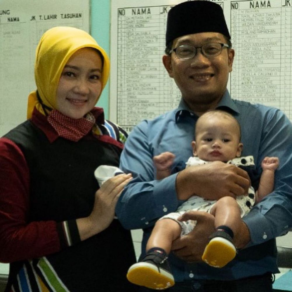 7 Momen manis Ridwan Kamil dan Atalia bareng anak angkatnya