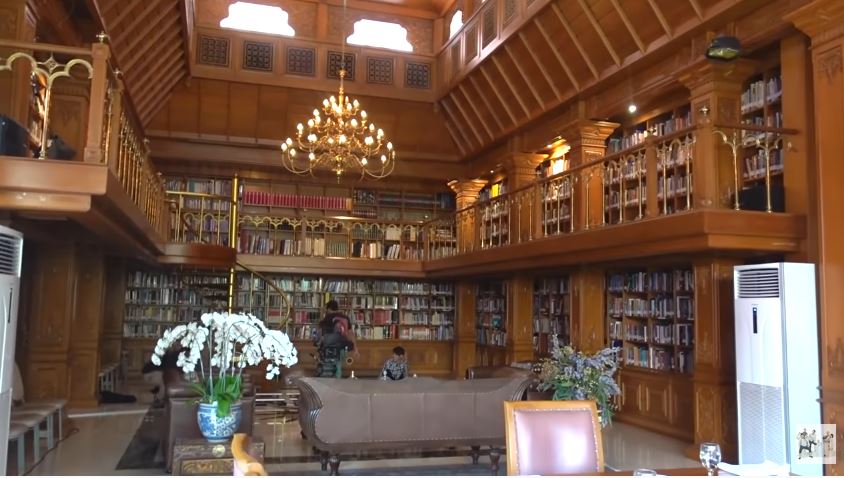 11 Penampakan rumah BJ Habibie, koleksinya curi perhatian