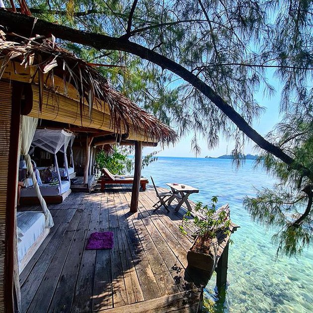 9 Momen liburan Raisa dan Hamish Daud, menginap di eco resort