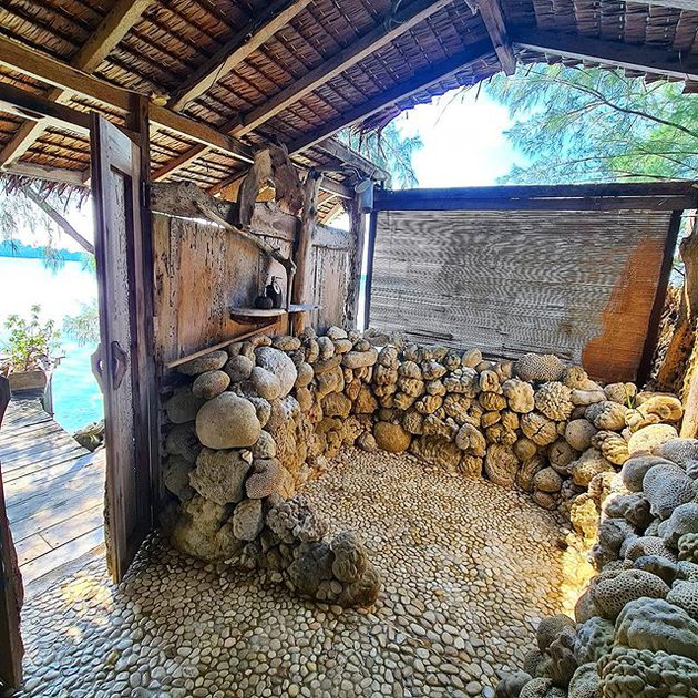 9 Momen liburan Raisa dan Hamish Daud, menginap di eco resort