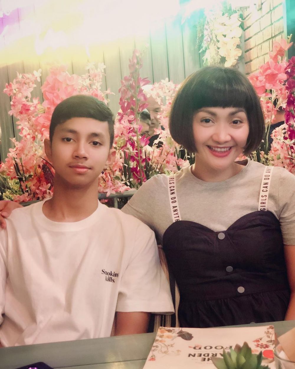 10 Potret Windy Wulandari dan putranya, bak kakak adik