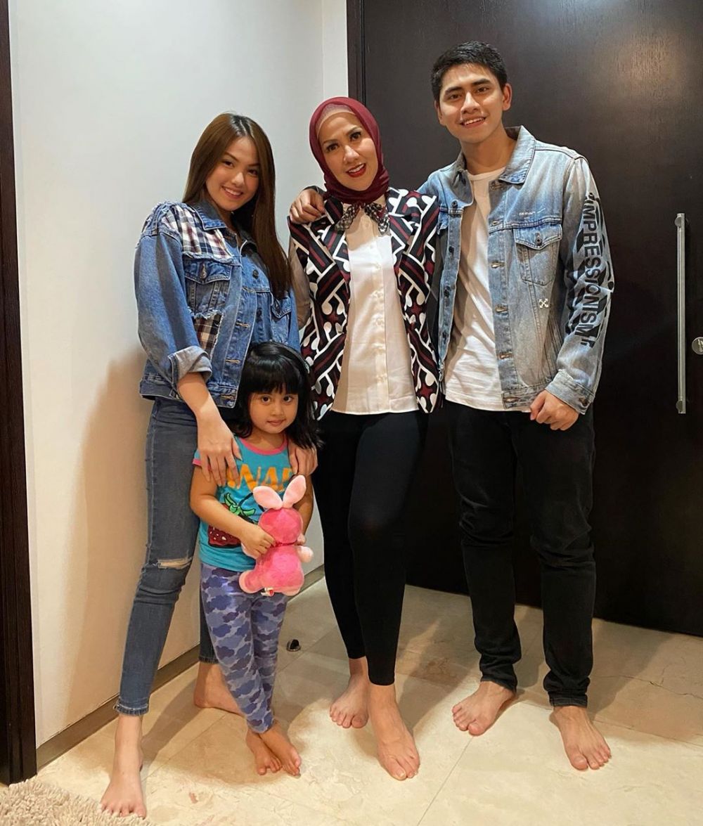10 Potret akrab Aisyah Aqilah & Venna Melinda, calon mantu & mertua
