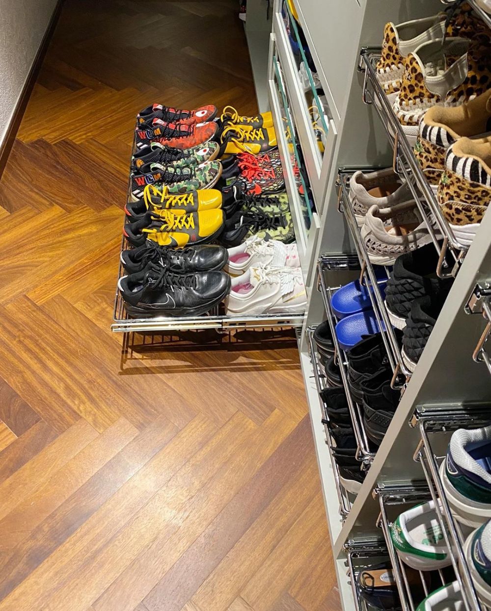 8 Penampakan rumah Sonam Kapoor, dilengkapi perpustakaan mini