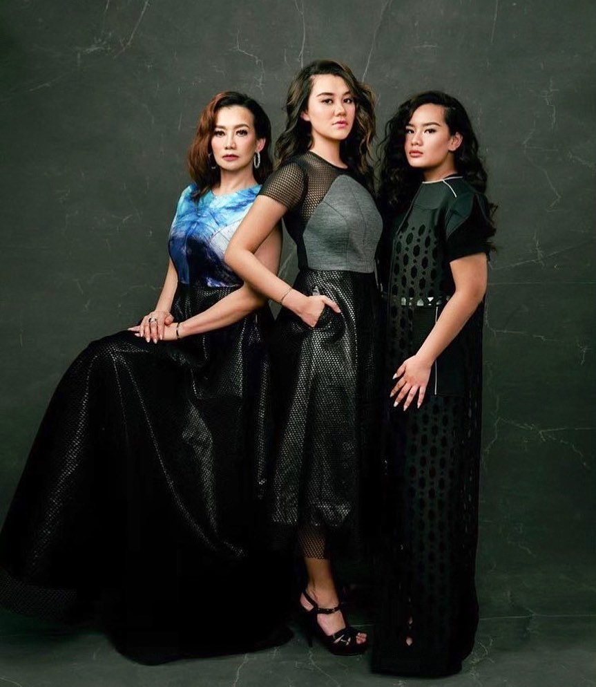 10 Potret kompak Reza Artamevia, Aaliyah dan Zahwa, tampak seumuran