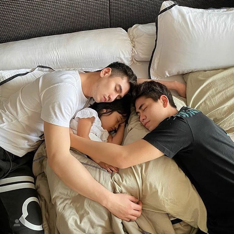 10 Potret manis Verrell Bramasta momong Vania, jadi kakak idaman