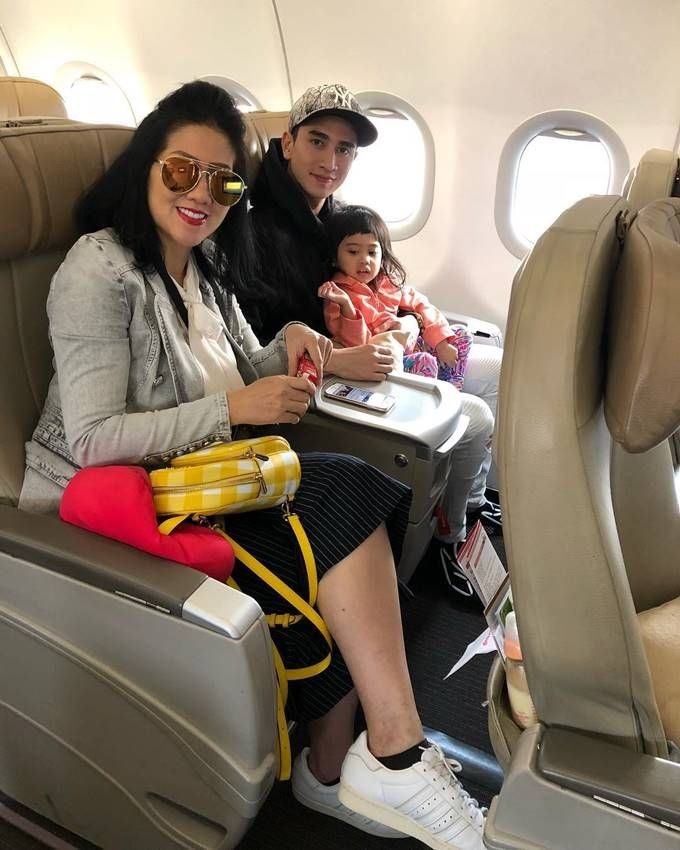 10 Potret manis Verrell Bramasta momong Vania, jadi kakak idaman