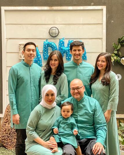 Momen bahagia 5 pasangan seleb rayakan Idul Adha dengan anak pertama