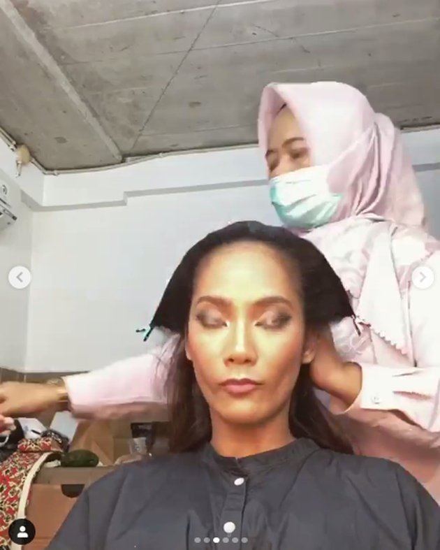 10 Potret Tara Basro & Daniel Adnan pakai busana pengantin adat