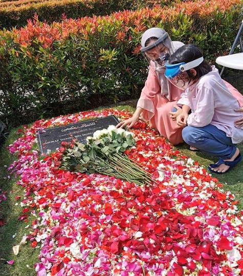 9 Momen haru BCL dan Noah ziarah ke makam Ashraf saat Idul Adha