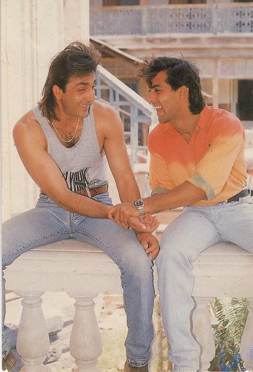 8 Potret persahabatan Salman Khan dan Sanjay Dutt, bak kakak-adik
