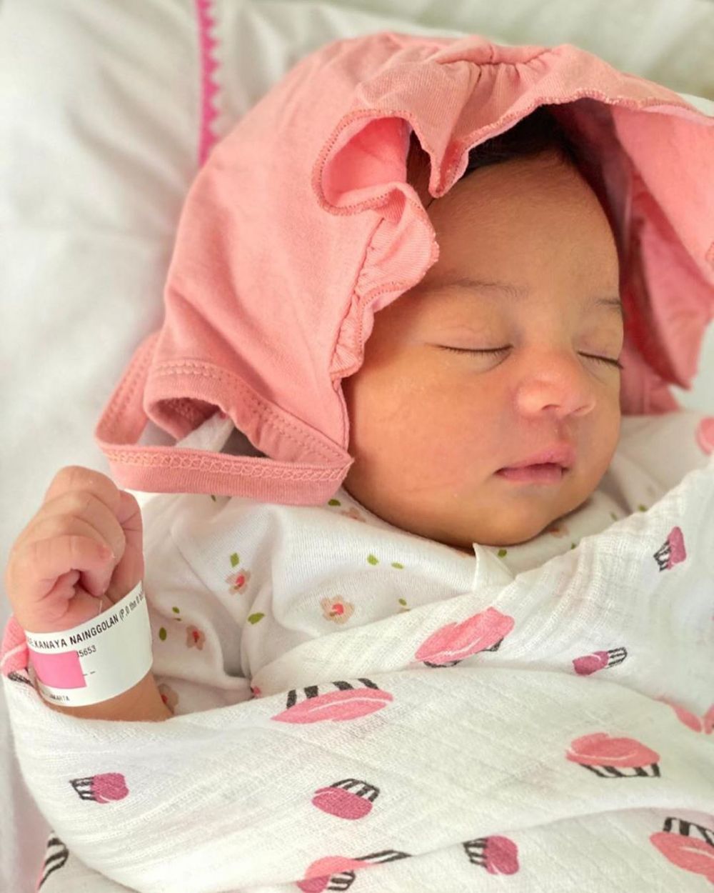 Rianti Cartwright melahirkan, ini 5 potret bayinya yang curi perhatian