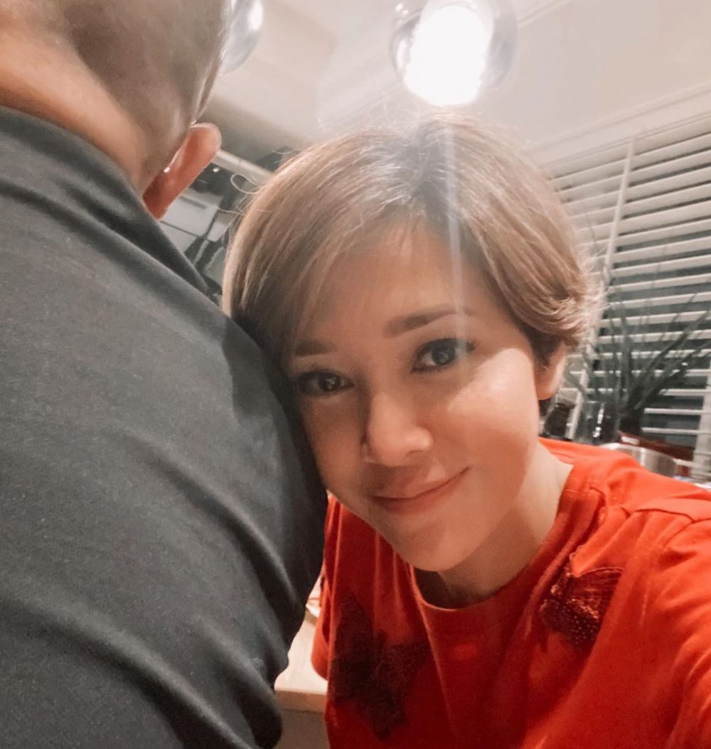 10 Potret Maia Estianty dengan rambut pendek, makin awet muda