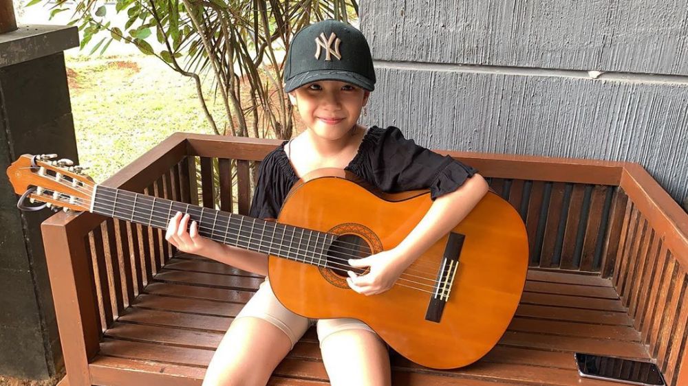 10 Potret rumah Imel Putri, nuansa putih desain interior minimalis