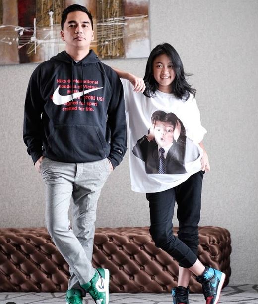 Potret 8 gitaris top bareng putrinya, pesona anaknya curi perhatian