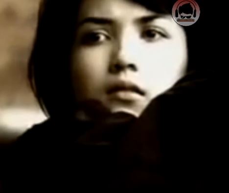 7 Potret lawas Dinda Kanyadewi jadi model video klip, bikin nostalgia