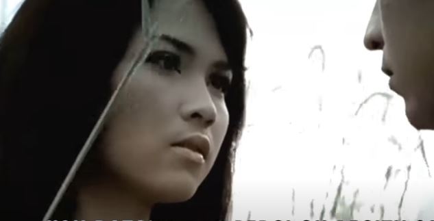 7 Potret lawas Dinda Kanyadewi jadi model video klip, bikin nostalgia
