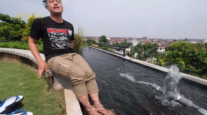 10 Potret 'rumah hutan' Haji Asari yang bikin Irfan Hakim takjub