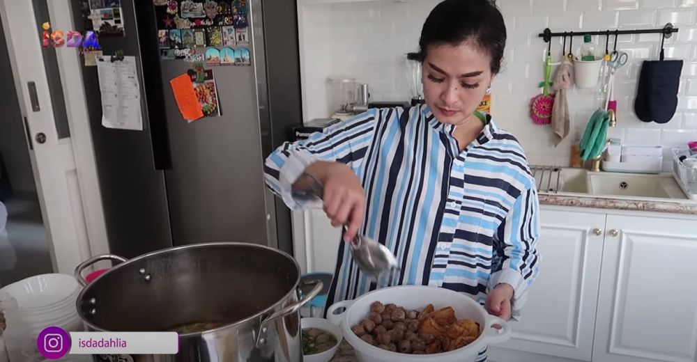 9 Momen Rizki DA dan Nadya main ke rumah Iis Dahlia, dapat wejangan