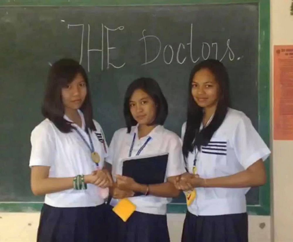 Kisah persahabatan 3 wanita berhasil jadi dokter bersamaan, inspiratif