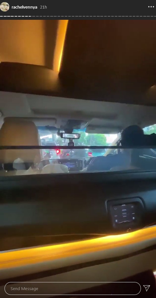 8 Potret mobil mewah Rachel Vennya, dilengkapi fitur canggih