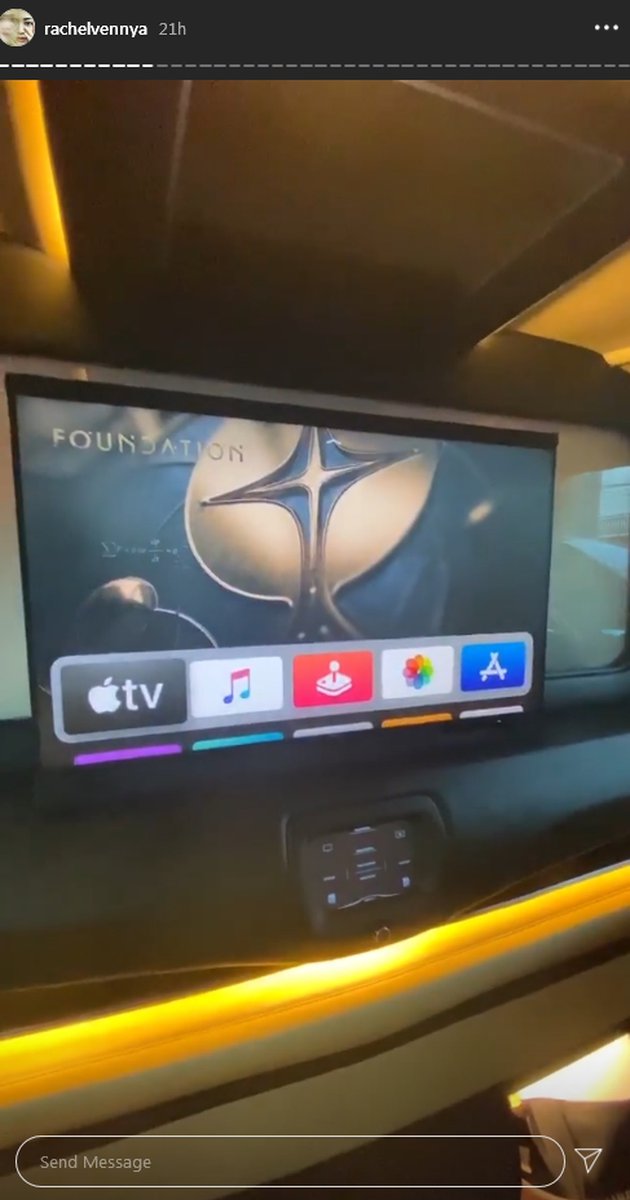8 Potret mobil mewah Rachel Vennya, dilengkapi fitur canggih