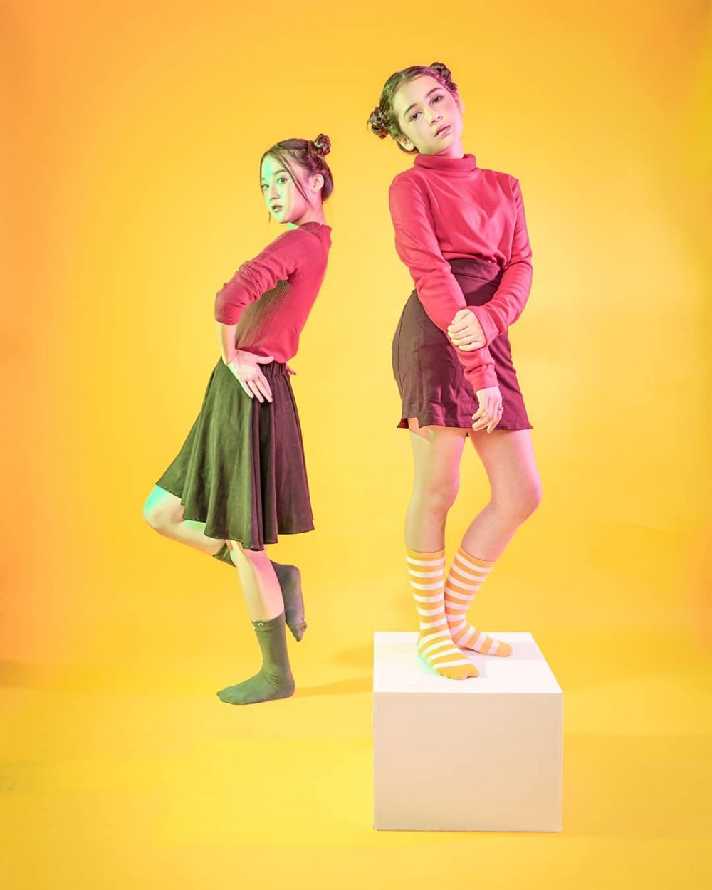 8 Pemotretan Sandrinna Michelle dan Esta Pramanita, parasnya mirip