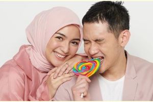 Rezky Aditya unggah wajah calon bayinya, bibirnya curi perhatian