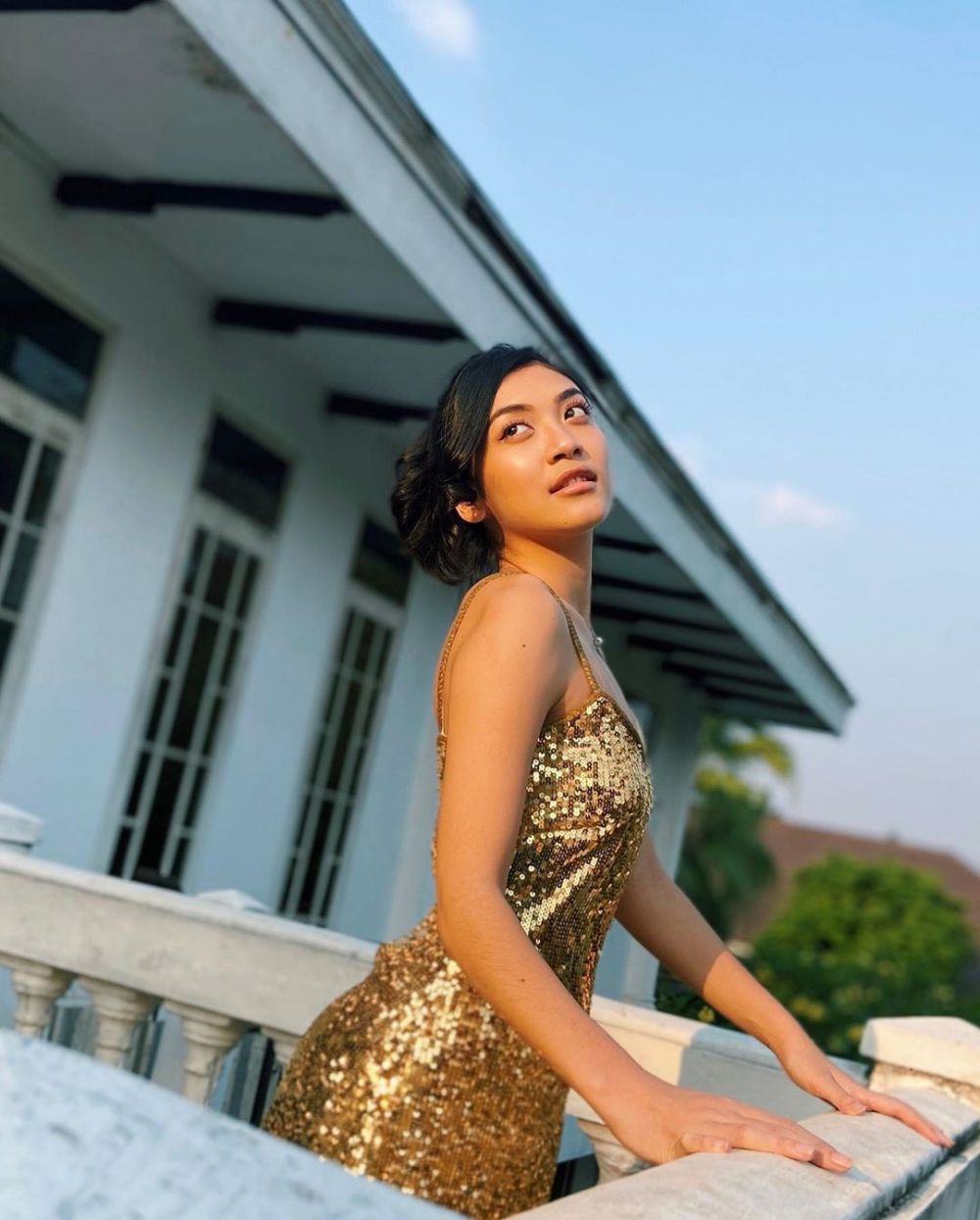 10 Potret Canti Tachril kekasih Adipati Dolken, cantik dan berbakat