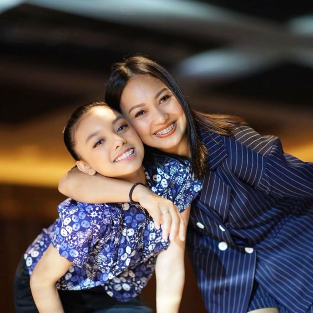 10 Potret hangat Nola B3 dan Naura, kompak bak sahabat