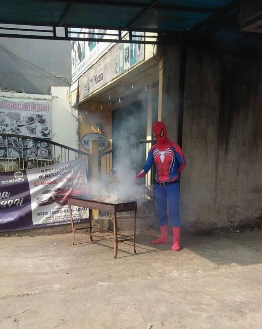 15 Potret lucu kostum pedagang ini kreatif abis