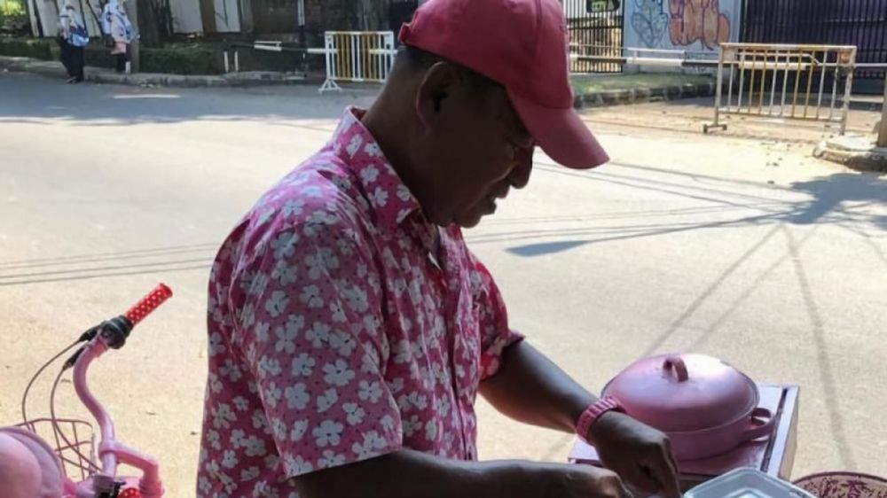 15 Potret lucu kostum pedagang ini kreatif abis