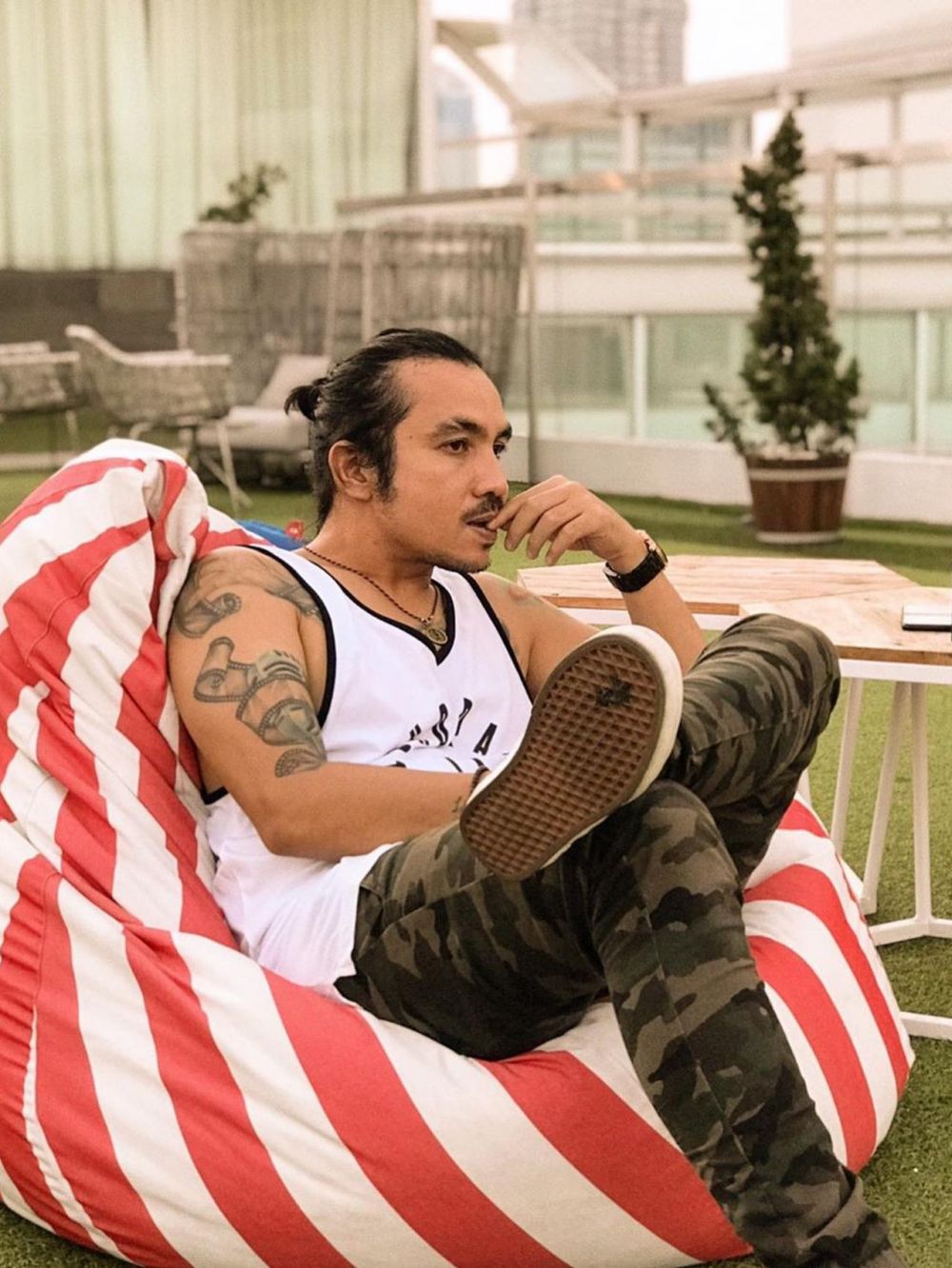 Jarang muncul di TV, ini 9 potret terbaru Ricky Komo 'Katakan Putus'