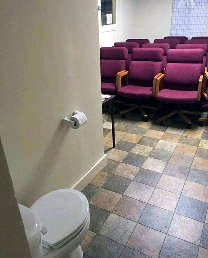 10 Benda salah tempat ini bikin auto mikir keras