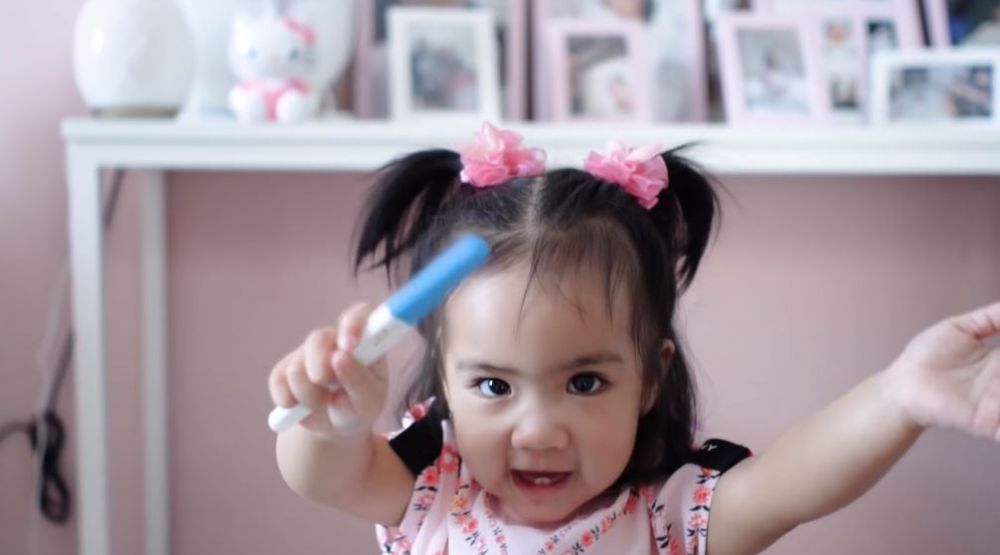 10 Momen Momo Geisha umumkan kehamilan kedua, penuh haru