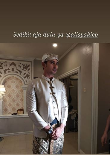5 Potret Ali Syakieb fitting baju pengantin, gagah & berkarisma