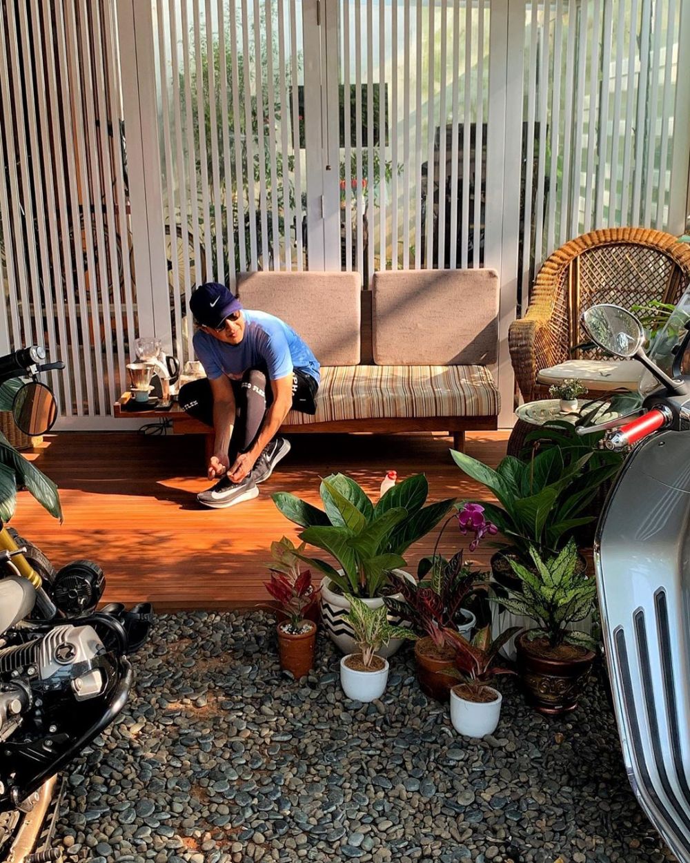 9 Potret rumah Agus Kuncoro, padukan konsep eco living & industrial