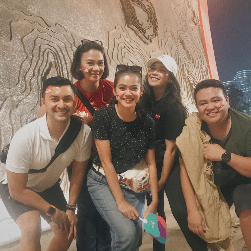 Berseteru di sinetron, ini 7 potret akrab Dian Nitami & Indah Indriana