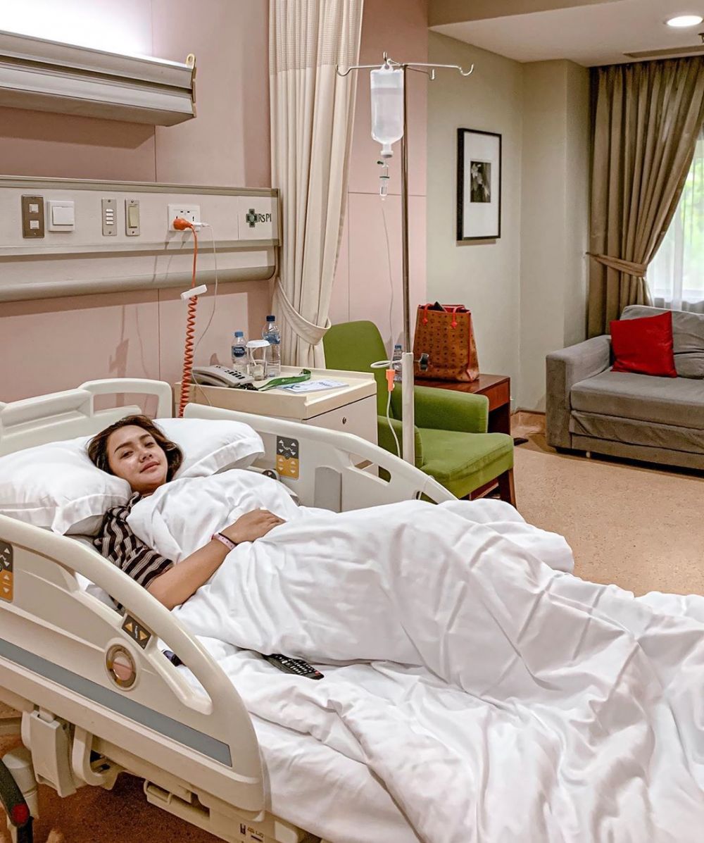 Terbaring lemas di rumah sakit, Cita Citata ungkap penyebabnya