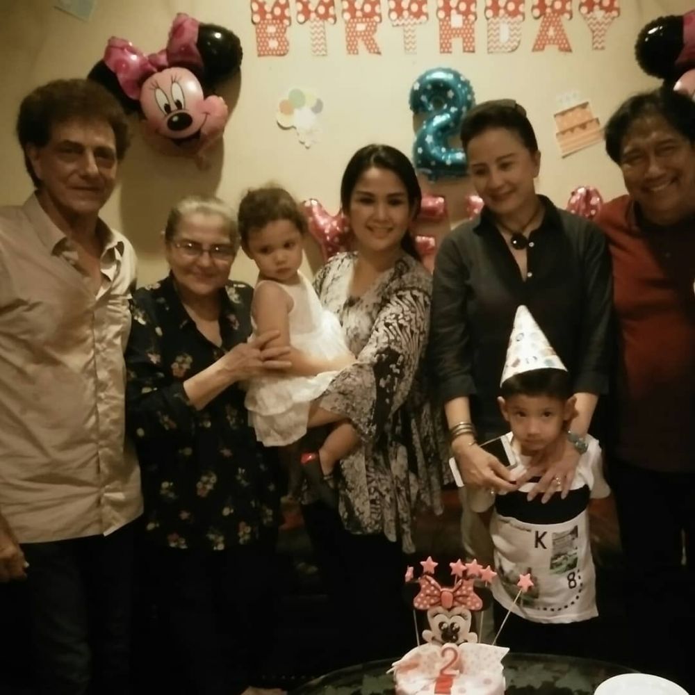 10 Potret Ahmad Albar bareng si bungsu Malayeka, penuh cinta