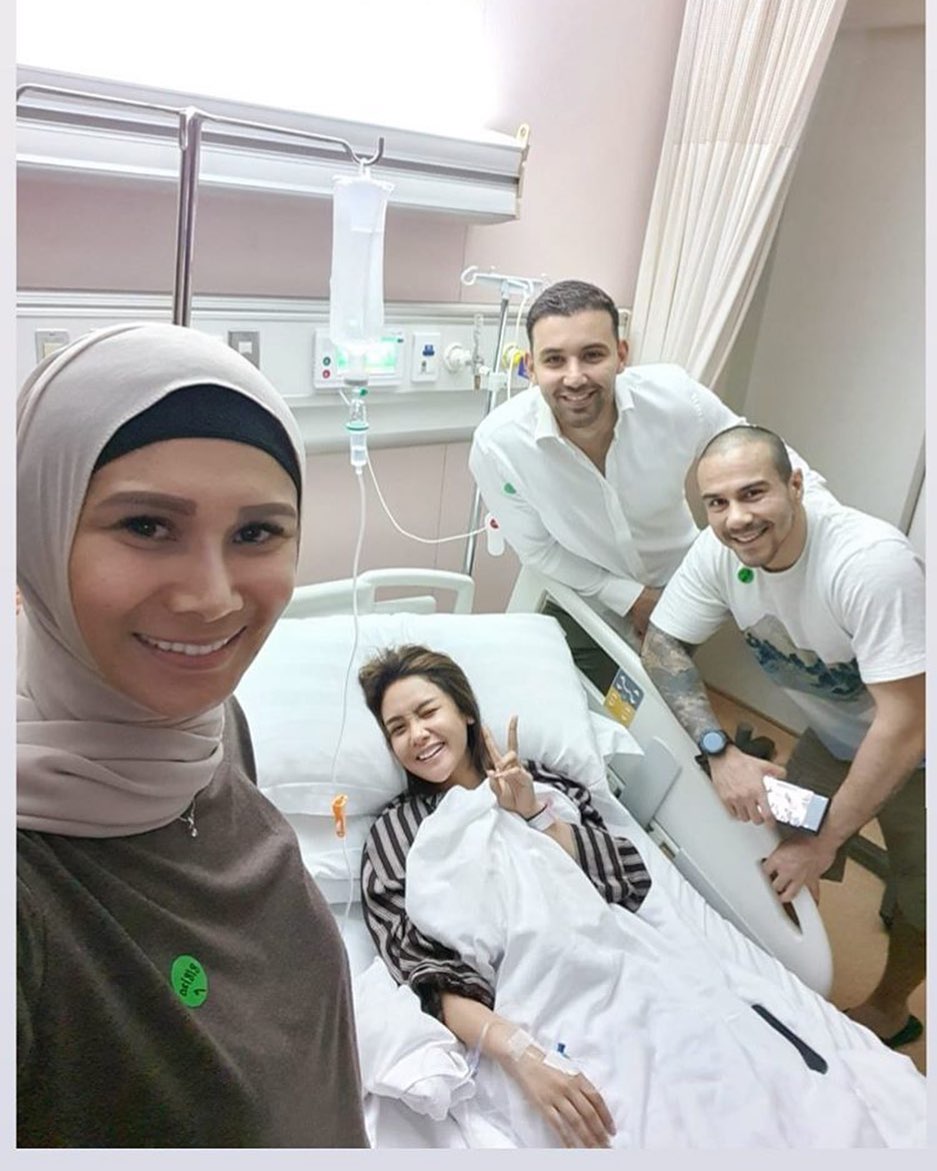 10 Potret Cita Citata dirawat di RS, dijenguk mantan kekasih