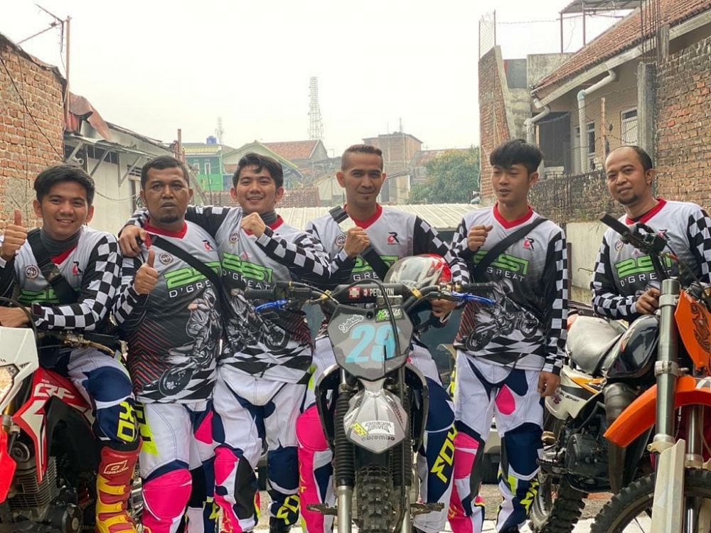 7 Momen Rizki D'Academy touring, penampilannya curi perhatian