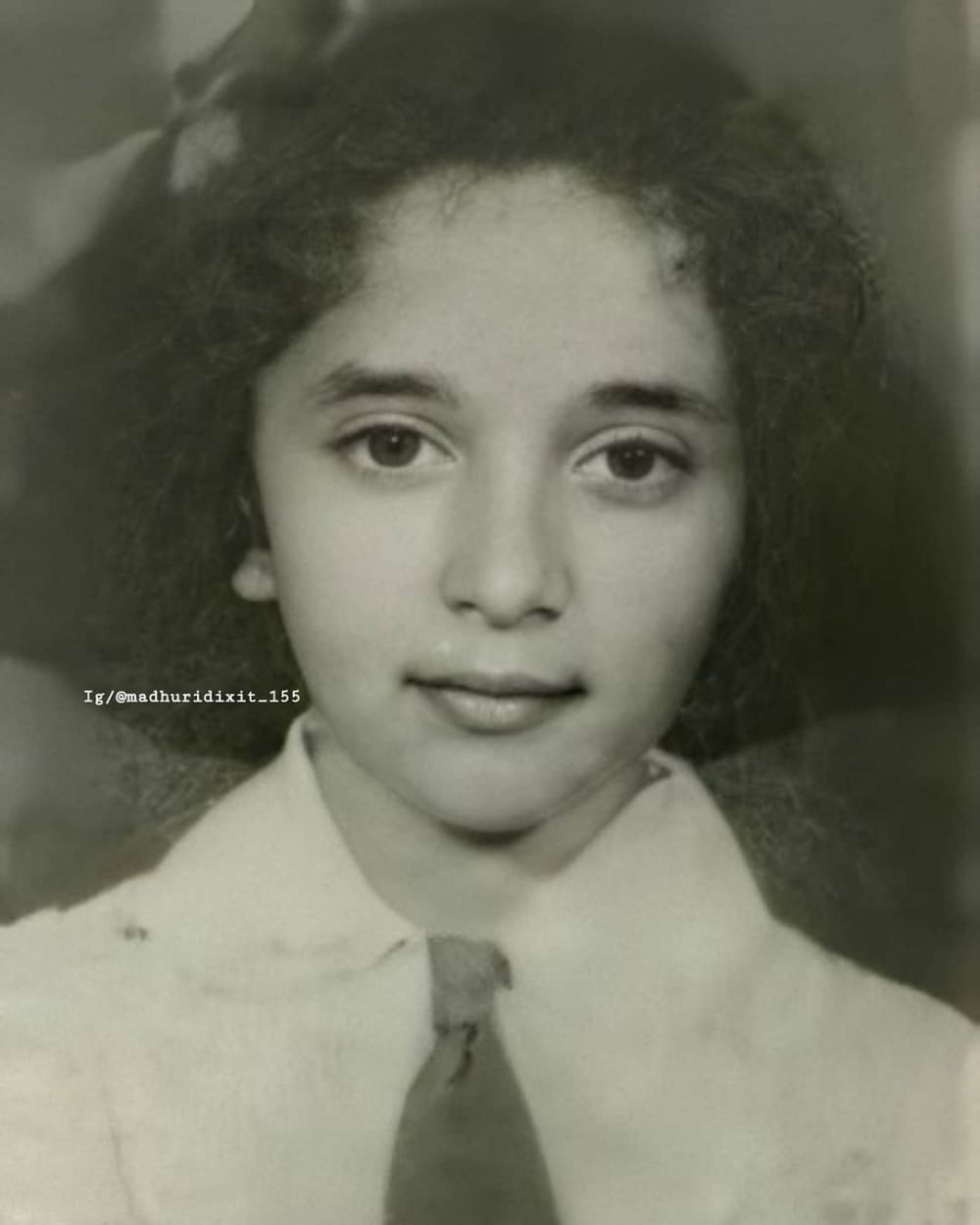 8 Potret transformasi Madhuri Dixit, cantik sejak kecil