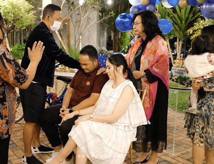 10 Momen ultah Reza Samudra suami Momo Geisha, penuh kesederhanaan