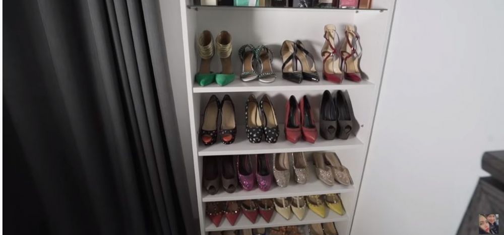 10 Potret kamar Kartika Putri, koleksi walk in closet curi perhatian