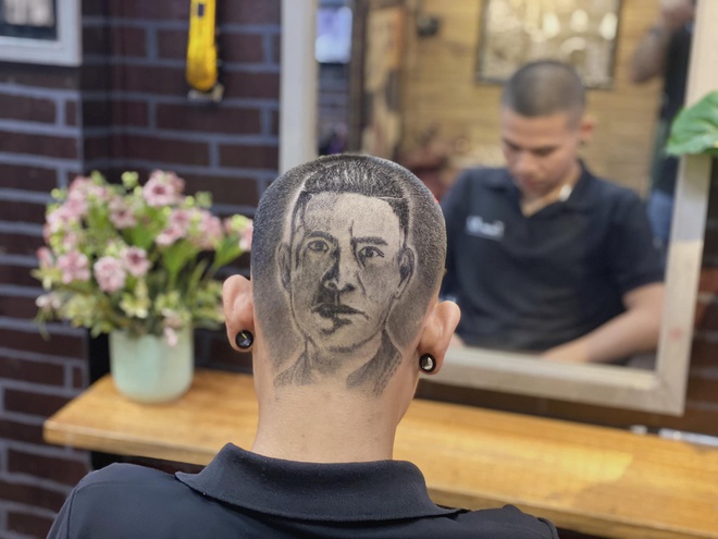 Tukang cukur sulap rambut pelanggan jadi artistik, intip 8 potretnya