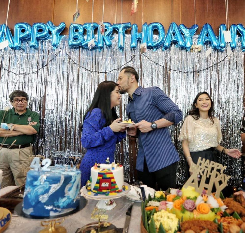 7 Momen perayaan ultah ke-42 Agus Yudhoyono, kuenya curi perhatian