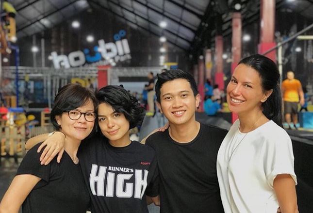 8 Momen keakraban Sophia Latjuba dengan Eva Celia dan pacarnya