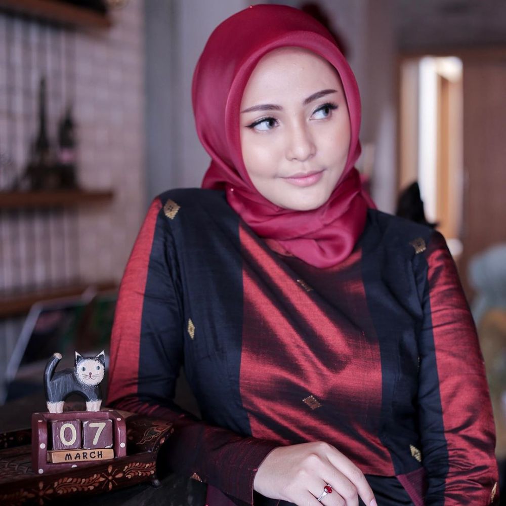 Pesona 8 istri komika, cantik dan stylish